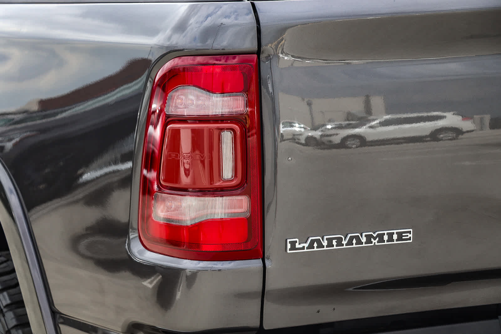 Used 2019 RAM 1500 Laramie AWD/4WD image 8