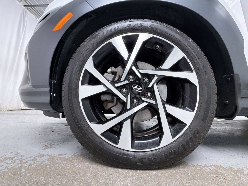 Used 2023 Hyundai Kona Limited AWD/4WD image 17