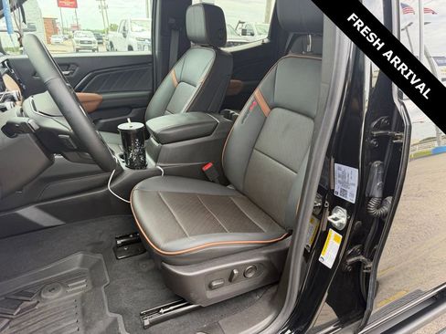 Used 2025 GMC Canyon AT4 w/ Nightfall Edition AWD/4WD image 9