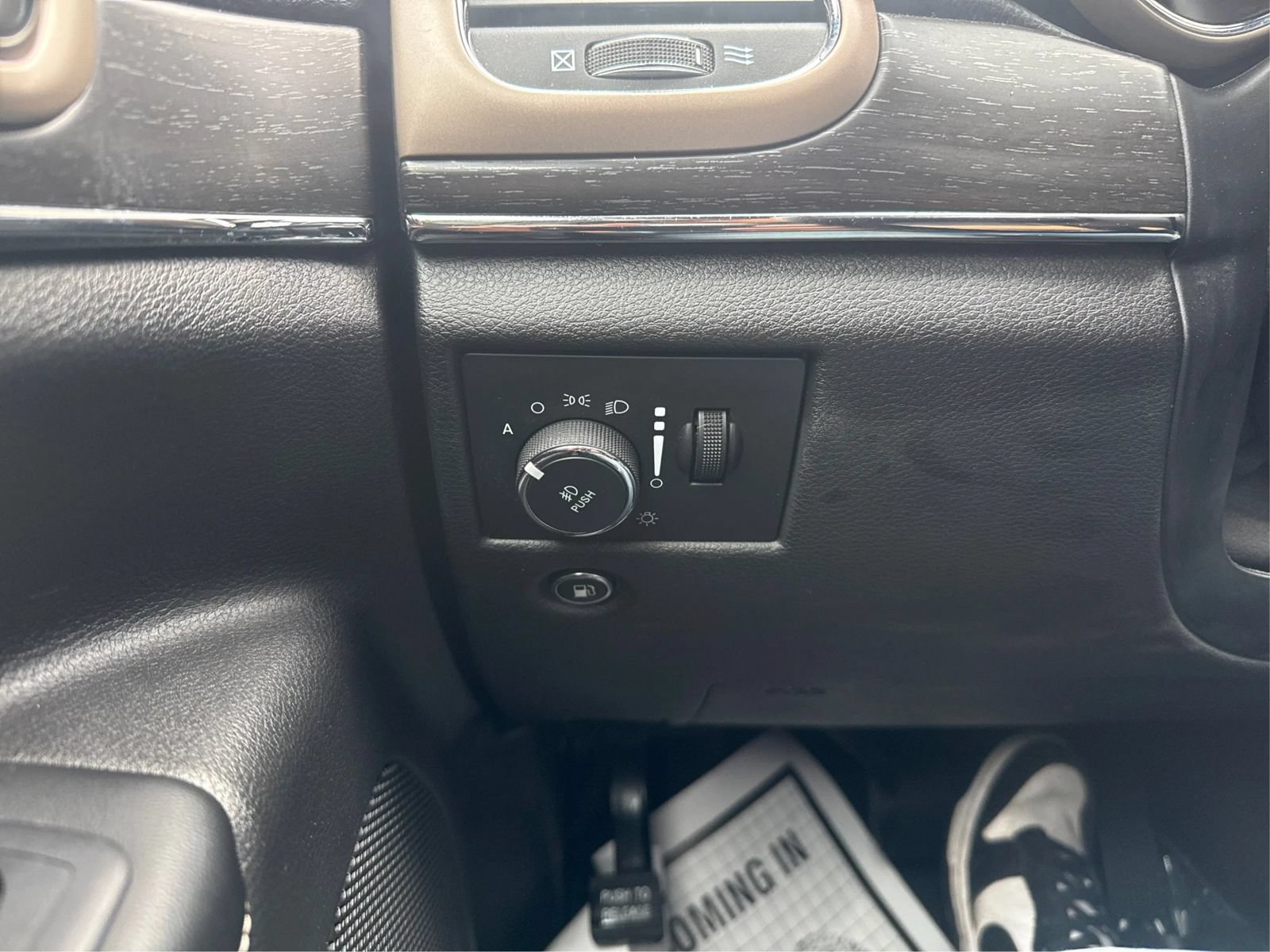 Used 2017 Jeep Grand Cherokee Limited AWD/4WD image 18