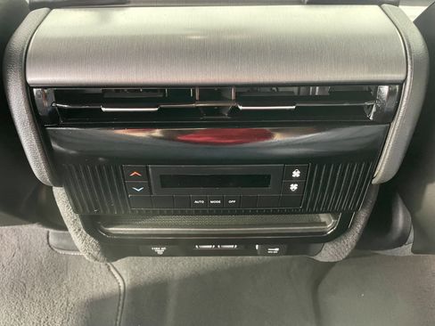 Certified 2025 Jeep Wagoneer 4WD image 24