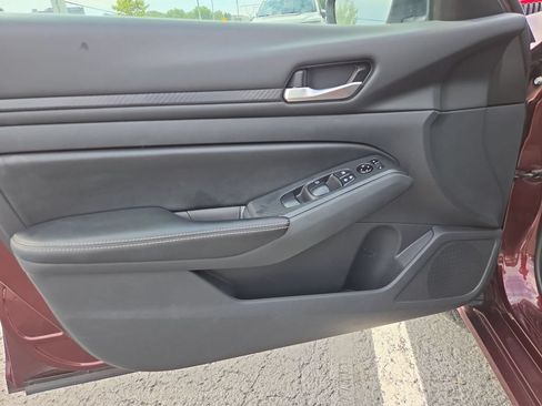 Used 2024 Nissan Altima 2.5 SV FWD image 12