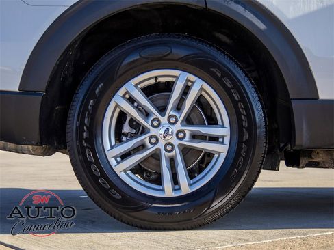 Used 2023 Ford Explorer XLT w/ Equipment Group 202A image 9