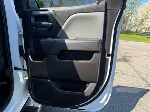 Used 2018 Chevrolet Silverado 1500 Custom w/ Custom Value Package AWD/4WD image 23