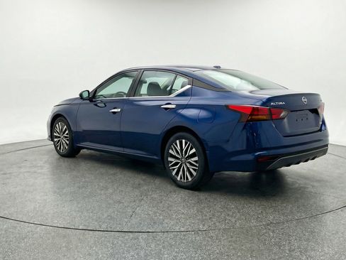 Used 2025 Nissan Altima 2.5 SV image 6