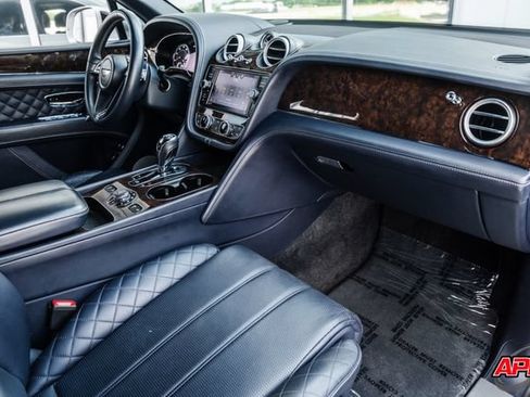 Used 2017 Bentley Bentayga AWD/4WD image 23