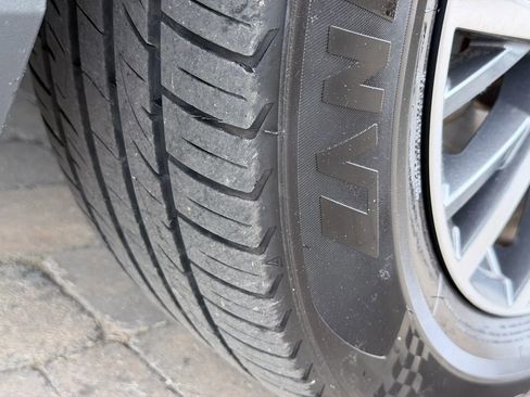 Used 2020 Volkswagen Tiguan SE w/ Panoramic Sunroof Package image 46