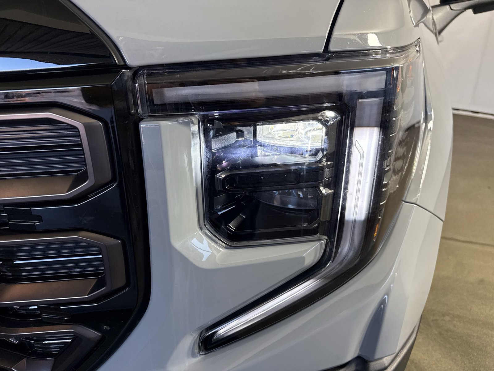 Used 2024 GMC Sierra 1500 AT4X AWD/4WD image 28