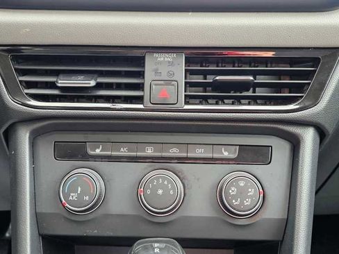 Used 2022 Volkswagen Taos SE FWD image 12