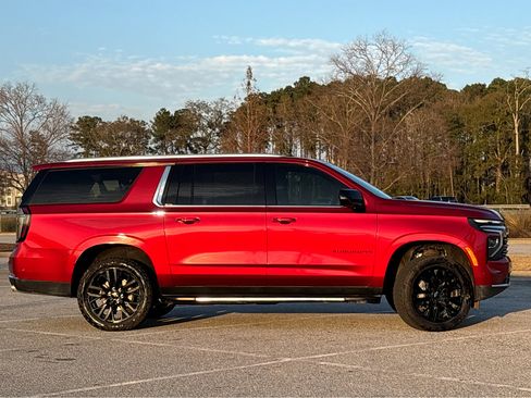 New 2025 Chevrolet Suburban Premier image 24