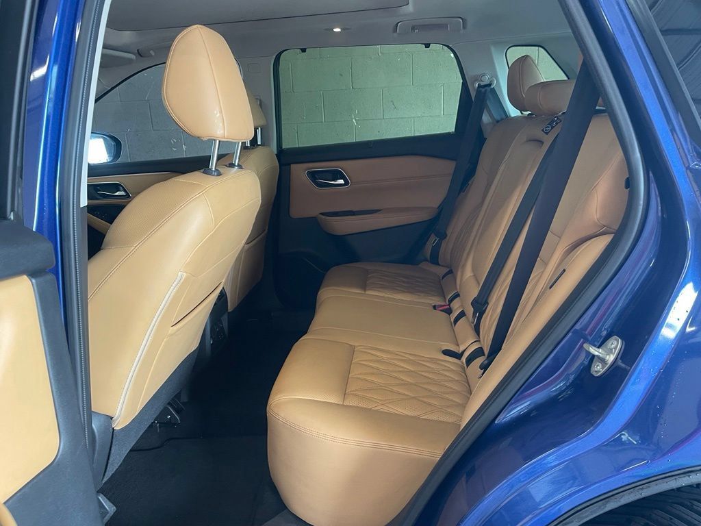 Certified 2023 Nissan Rogue Platinum w/ Platinum Premium Package FWD image 17