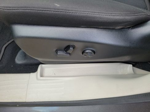 Used 2023 Chrysler Voyager LX FWD image 25
