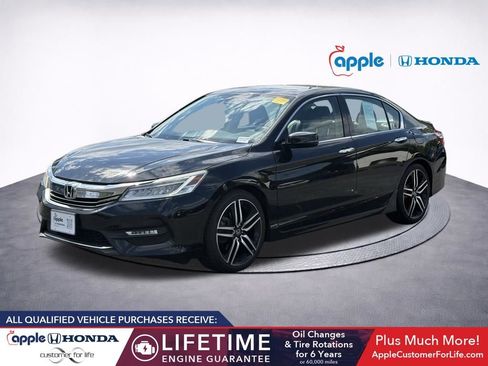 Used 2017 Honda Accord Touring image 3