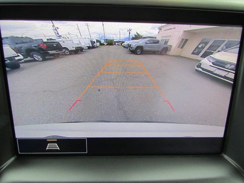 Used 2023 GMC Acadia SLT image 30