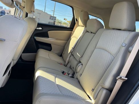 Used 2018 Dodge Journey SE image 27
