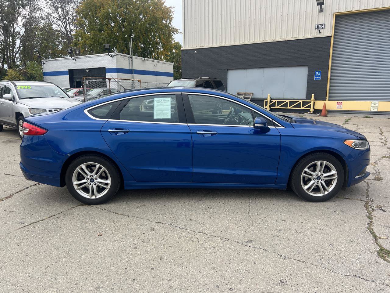 Used 2018 Ford Fusion SE w/ Fusion SE Technology Package FWD image 2