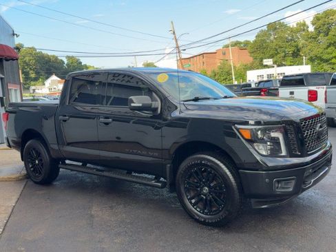 Used 2019 Nissan Titan SL w/ Midnight Edition AWD/4WD image 4