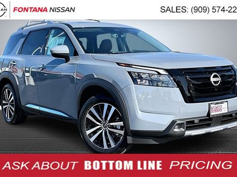 New 2025 Nissan Pathfinder Platinum image 1