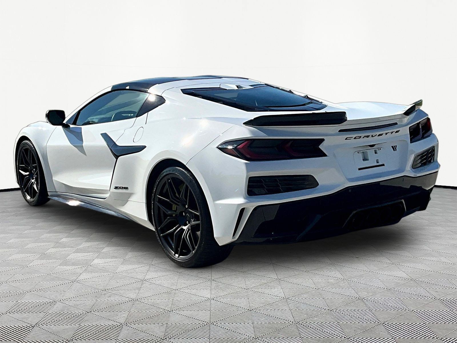 Used 2024 Chevrolet Corvette Z06 w/ Stealth Interior Trim Package RWD image 4