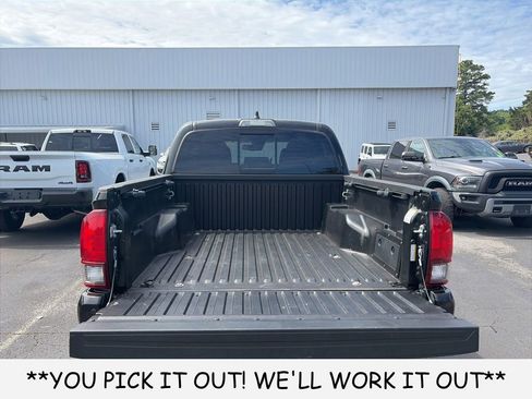 Used 2022 Toyota Tacoma SR5 RWD image 8