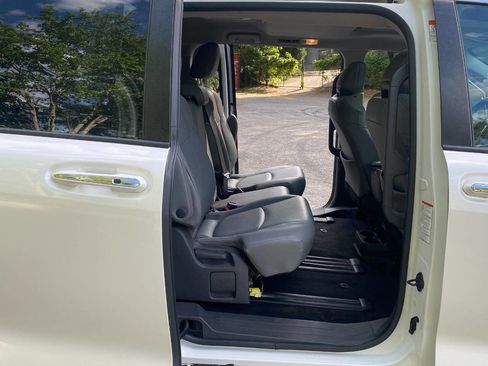 Used 2021 Toyota Sienna XLE image 53