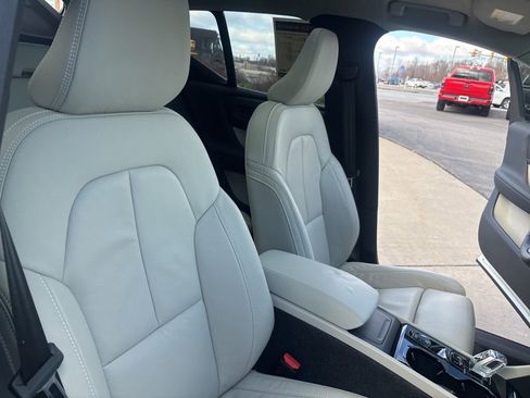 Certified 2023 Volvo XC40 B5 Plus w/ Protection Package Premier image 40
