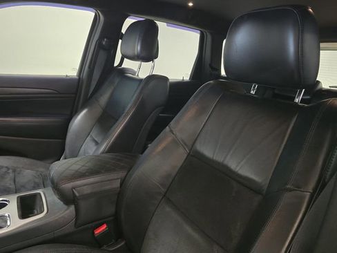 Used 2018 Jeep Grand Cherokee Altitude RWD image 17