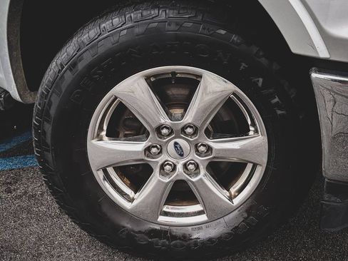 Used 2018 Ford F150 Lariat w/ Equipment Group 502A Luxury AWD/4WD image 2