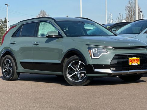 Used 2024 Kia Niro SX image 2