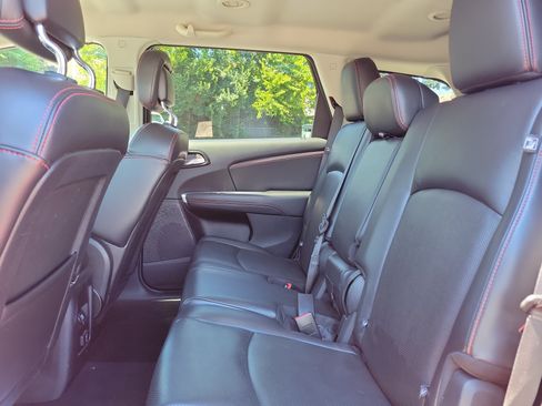 Used 2017 Dodge Journey GT w/ Driver Convenience Group FWD image 14