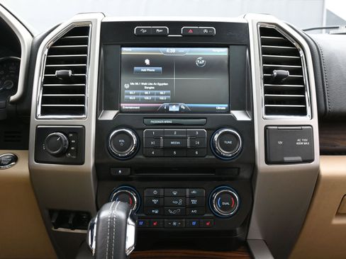 Used 2015 Ford F150 Lariat w/ Equipment Group 501A Mid AWD/4WD image 17