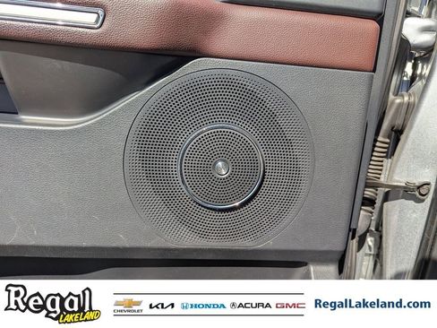 Used 2024 Ford Expedition Limited image 18