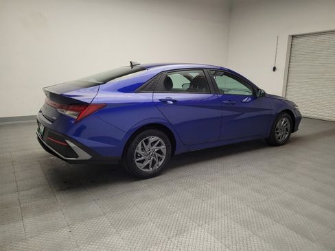 Used 2024 Hyundai Elantra Blue image 10