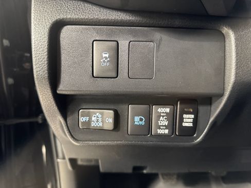 Used 2022 Toyota Tacoma TRD Sport w/ TRD Premium Sport Package AWD/4WD image 18