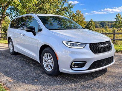 Certified 2024 Chrysler Pacifica Touring-L