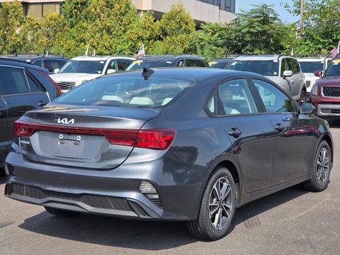 Used 2022 Kia Forte LXS FWD image 4