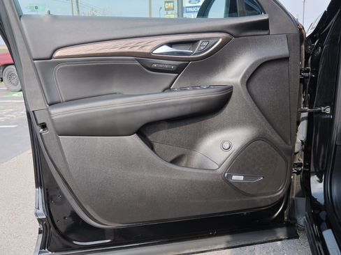 Used 2023 Buick Envision Avenir image 13