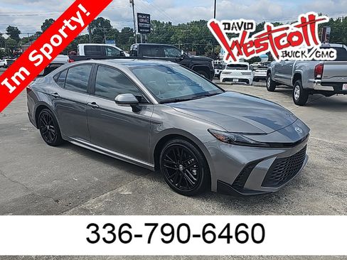 Used 2025 Toyota Camry SE image 1