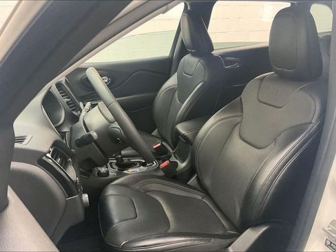 Used 2023 Jeep Cherokee Altitude Lux image 16