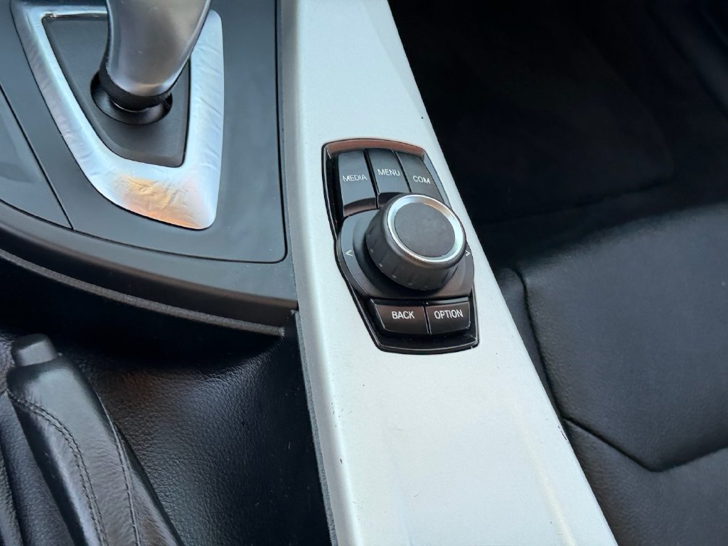 Used 2018 BMW 320i Sedan RWD image 21