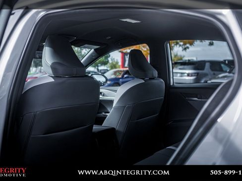 Used 2025 Toyota Camry SE image 28