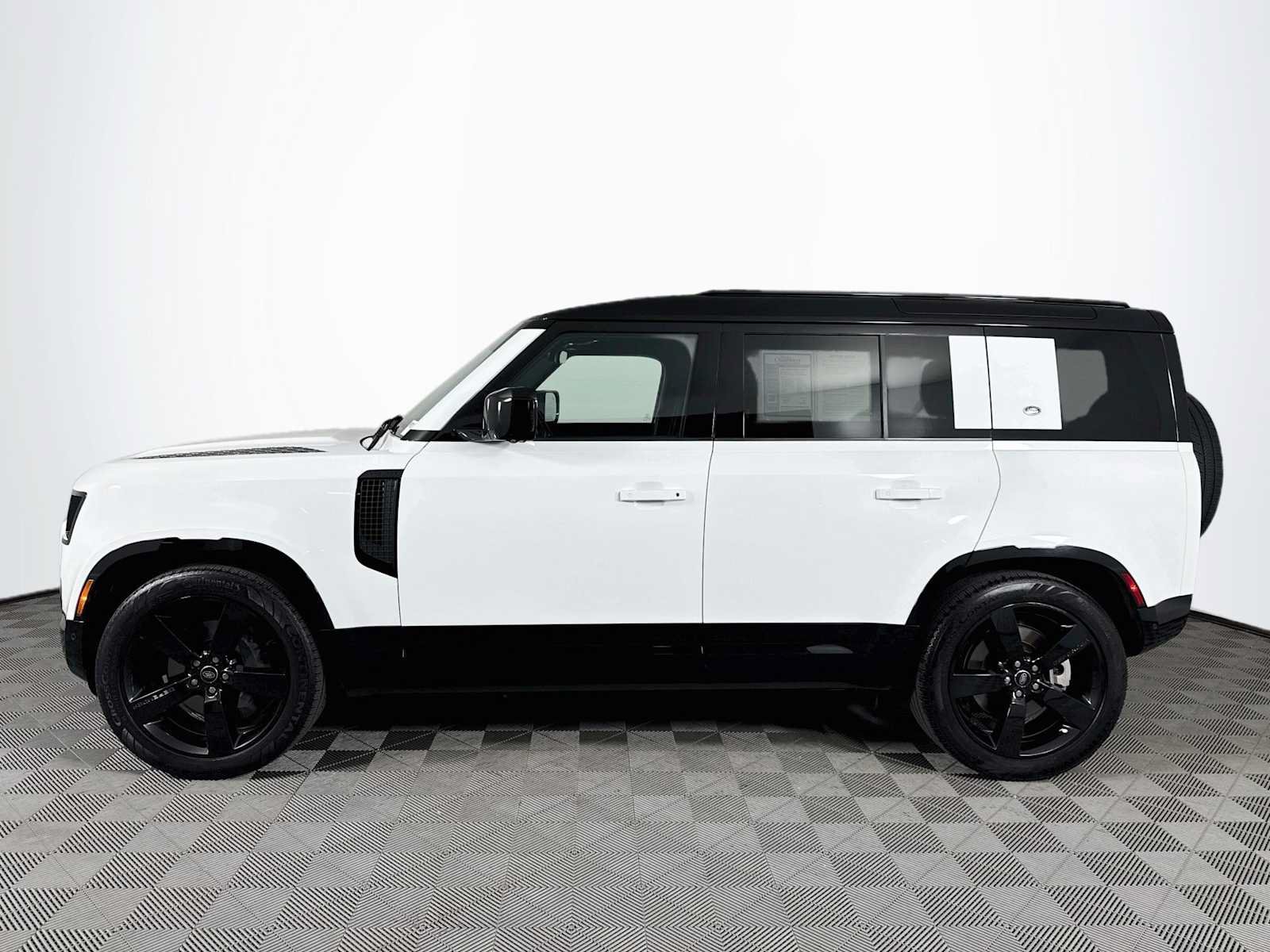 Used 2024 Land Rover Defender 110 X-Dynamic SE AWD/4WD image 8