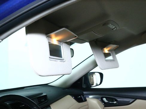 Used 2020 Nissan Rogue SV image 19