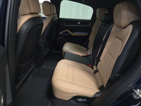 New 2026 Porsche Cayenne Coupe image 21