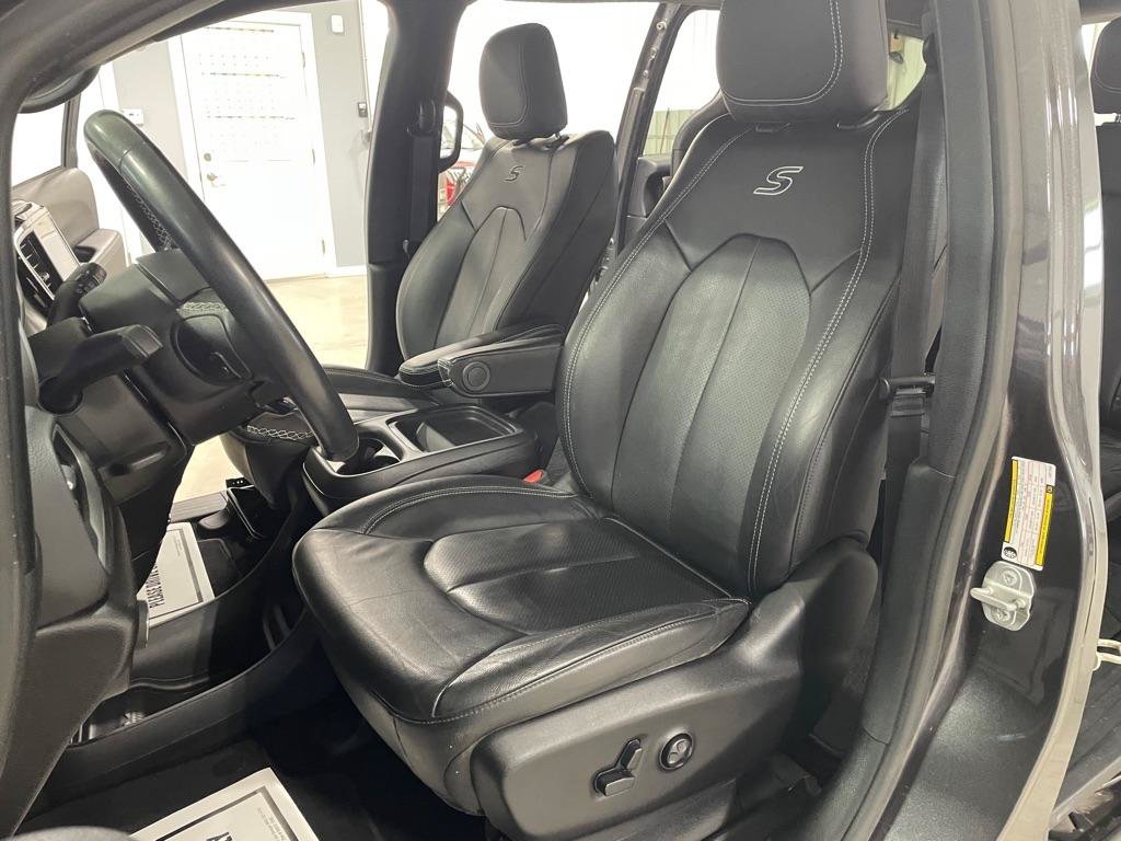 Used 2020 Chrysler Pacifica Touring-L AWD/4WD image 10