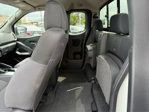 Used 2023 Nissan Frontier SV w/ SV Convenience Package image 9