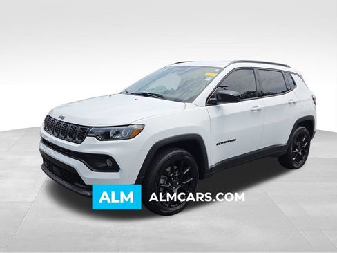Used 2025 Jeep Compass Latitude w/ Altitude Special Edition AWD/4WD image 1