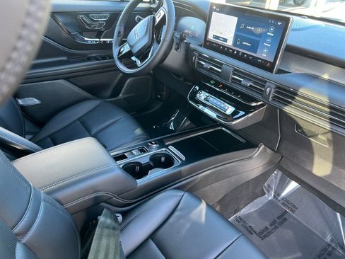Used 2023 Lincoln Corsair AWD w/ Equipment Group 101A image 24
