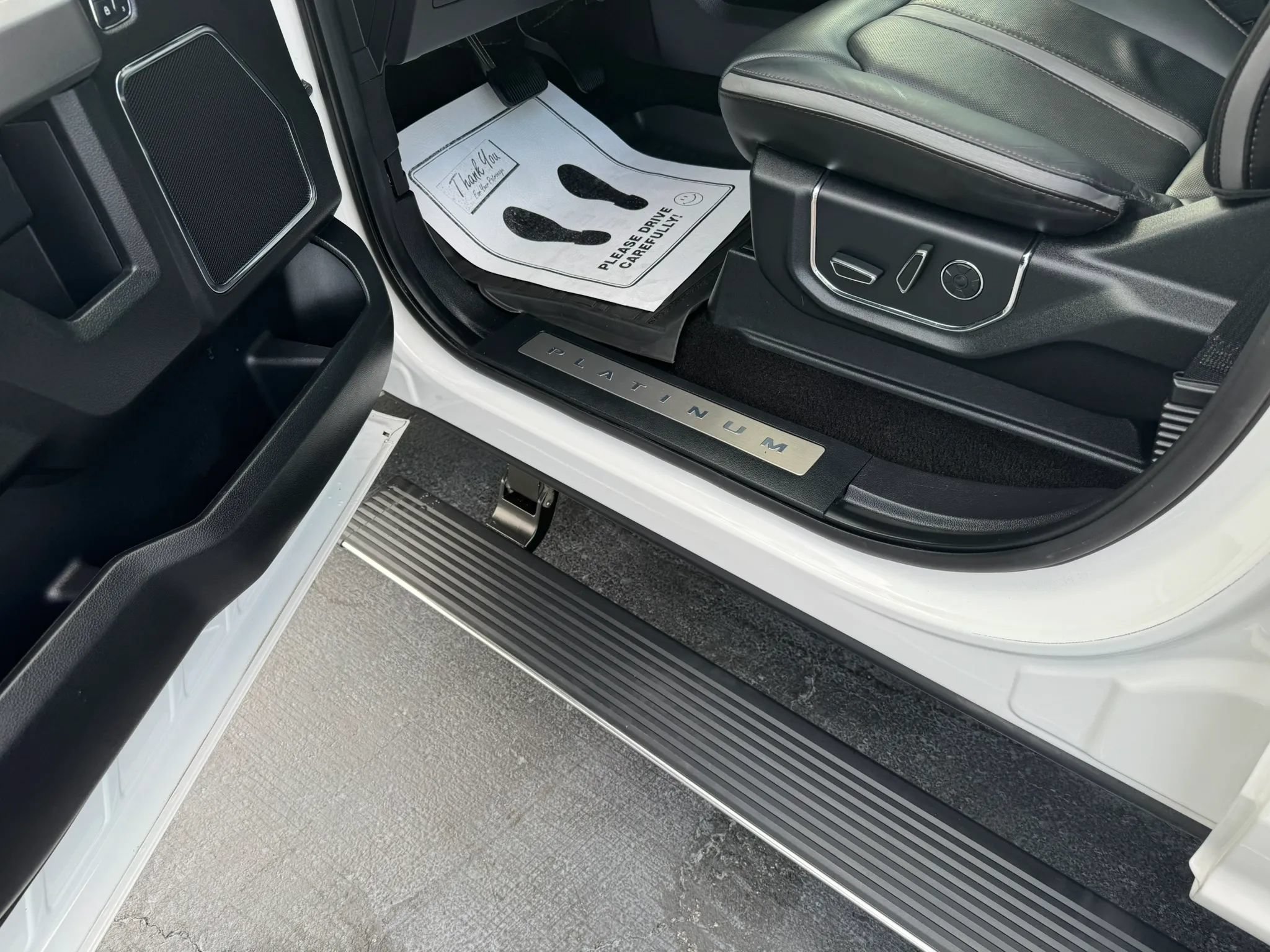 Used 2018 Ford F150 Platinum w/ Equipment Group 701A Luxury AWD/4WD image 12