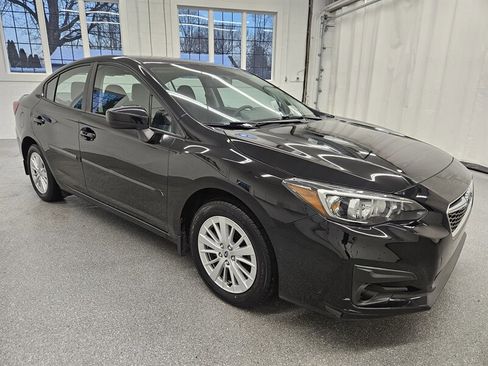 Used 2018 Subaru Impreza 2.0i Premium image 3
